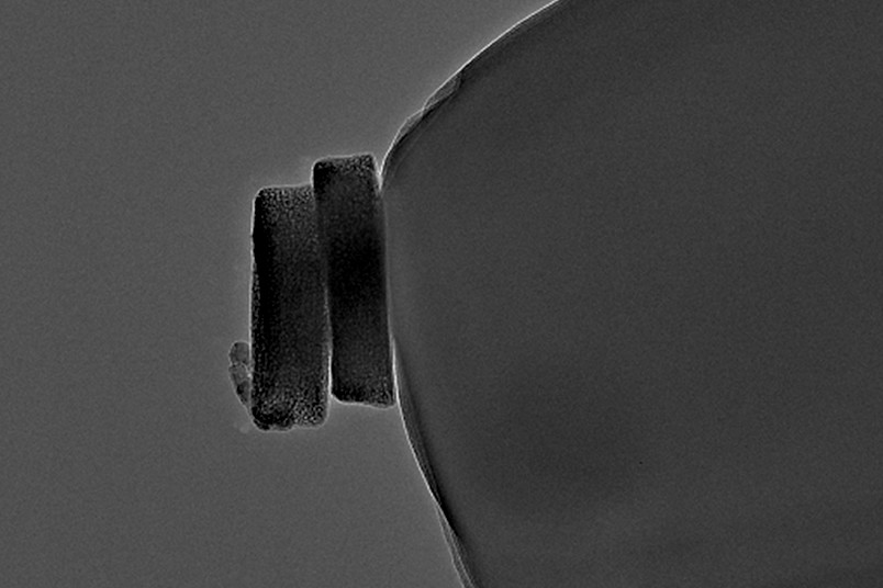 Two cobalt oxide particles on a carbon nanoelectrode