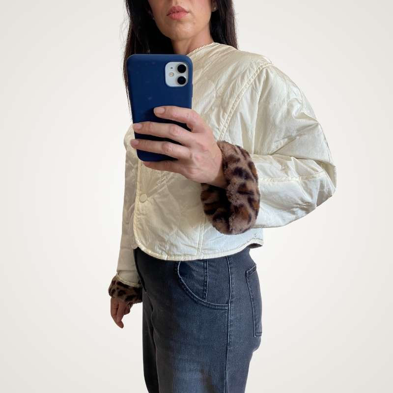 giacca cropped Lumina trapuntata in nylon con pelliccia interna. Abbigliamento femminile stile basic e versatile. bebasic