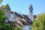 Optifinanz Standort Aarau Blick auf die historische Altstadt mit Kirchturm und traditionellen Häusern in Aarau Schweiz