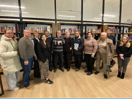 Participants of the lecture “The Roma path: from slavery to political recognition” at the library together with speaker Serhii Yermoshkin.