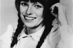 Remembering Louise Lasser: The Comedic Trailblazer Who Redefined Television