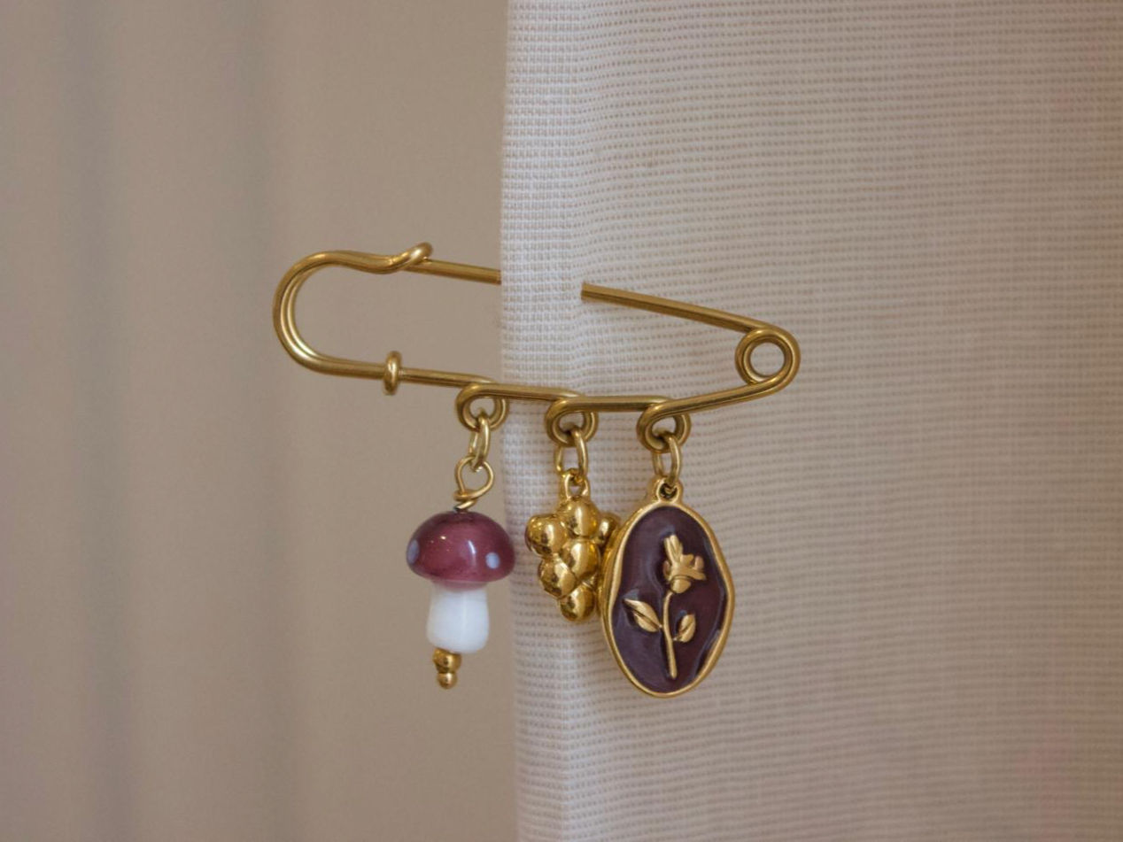 Broche Yvette