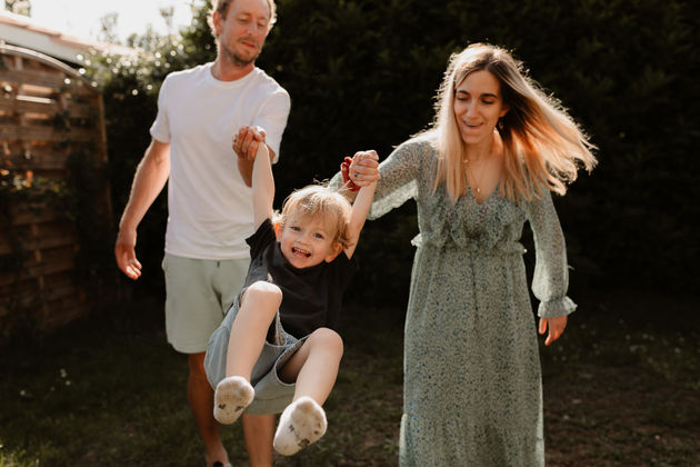 seance-famille-laura-thomas-aurore-trelaun-photographe (151).jpg