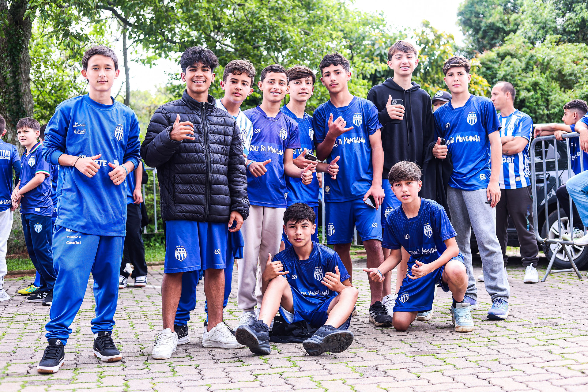 Atletas da equipe sub-13, do núcleo de Osório, nos arredores do Parque Esportivo