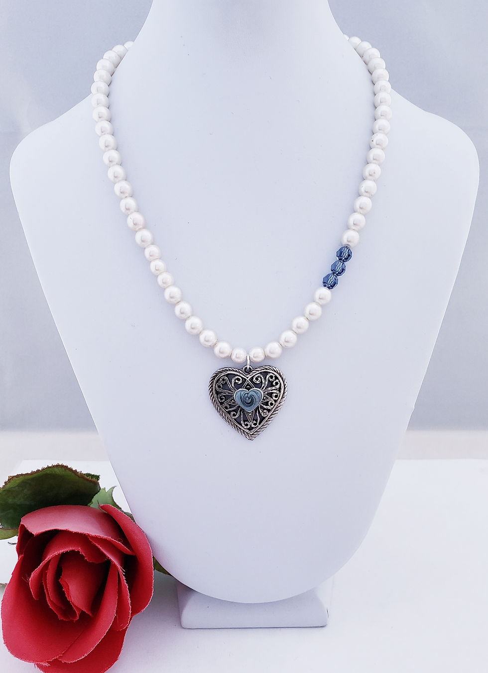 Thumbnail: pearl necklace
