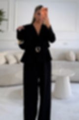 חליפה אלגנטית שחורה