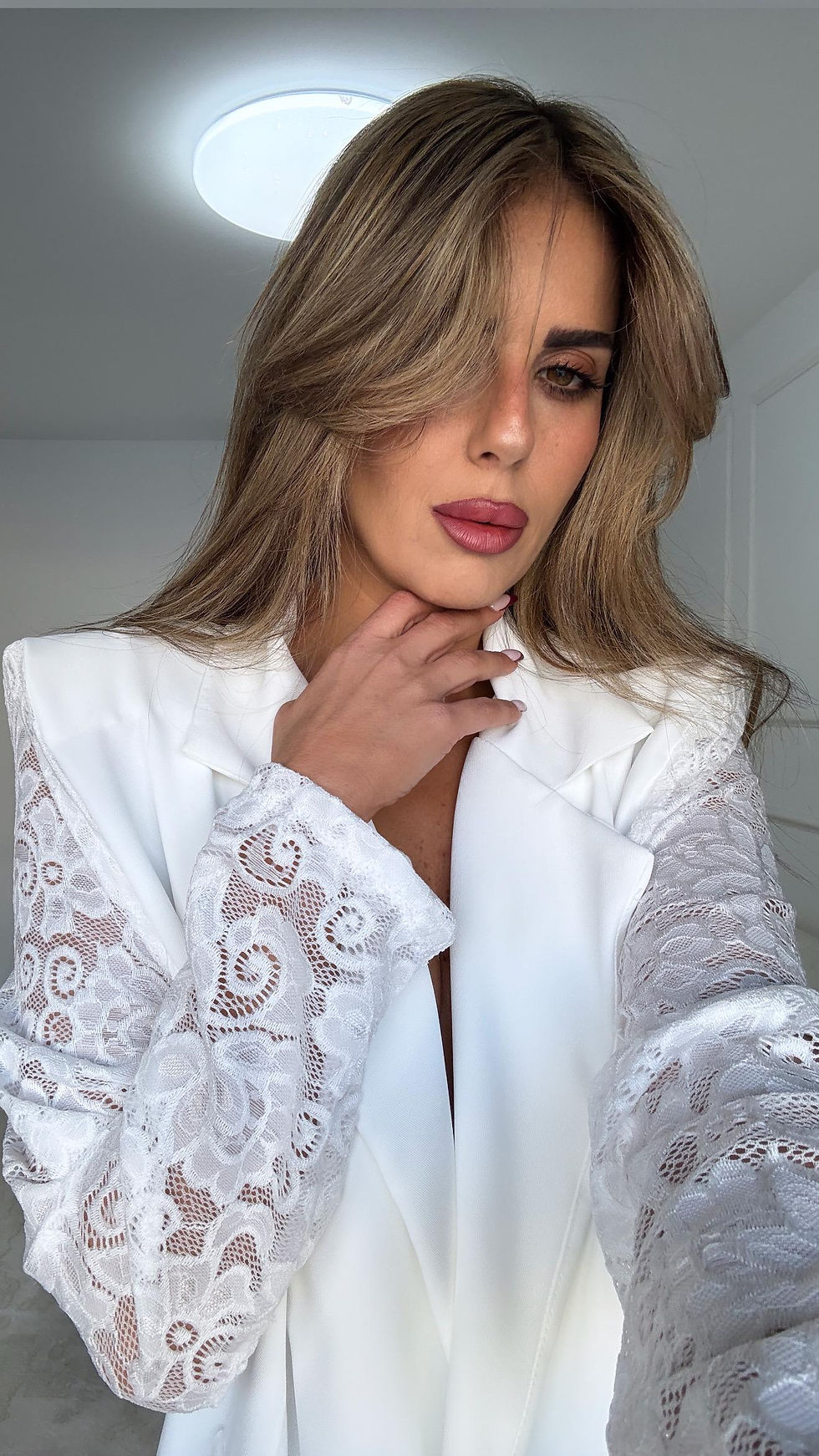 תמונה ממוזערת: חליפה מחוייטת שילוב תחרה שחורה