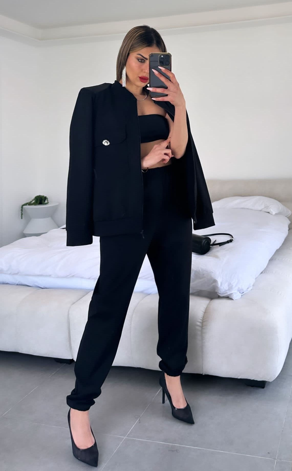 חליפת נשים שחורה