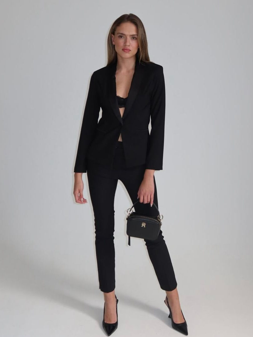 תמונה ממוזערת: חליפה מחוייטת