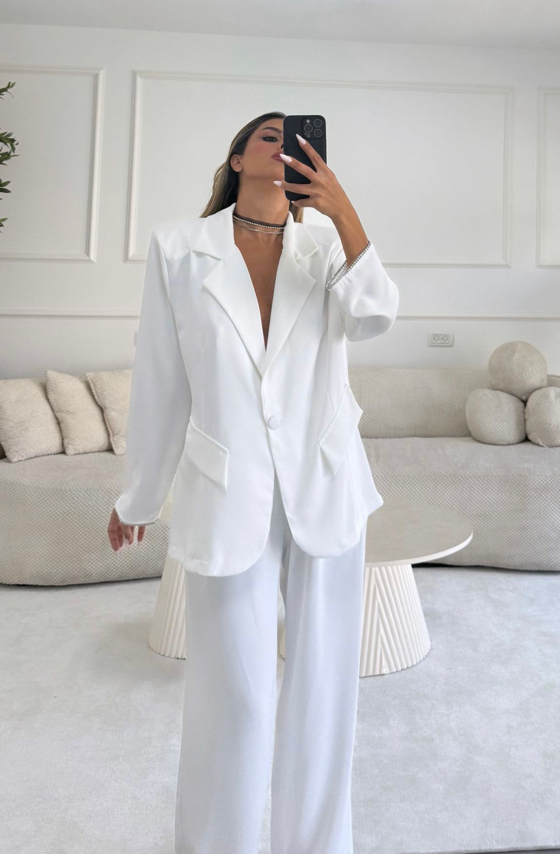 חליפת קים לבנה