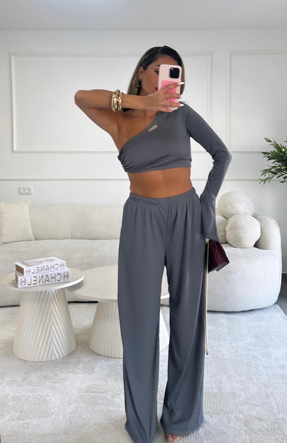 חנות בגדי מעצבים לנשים