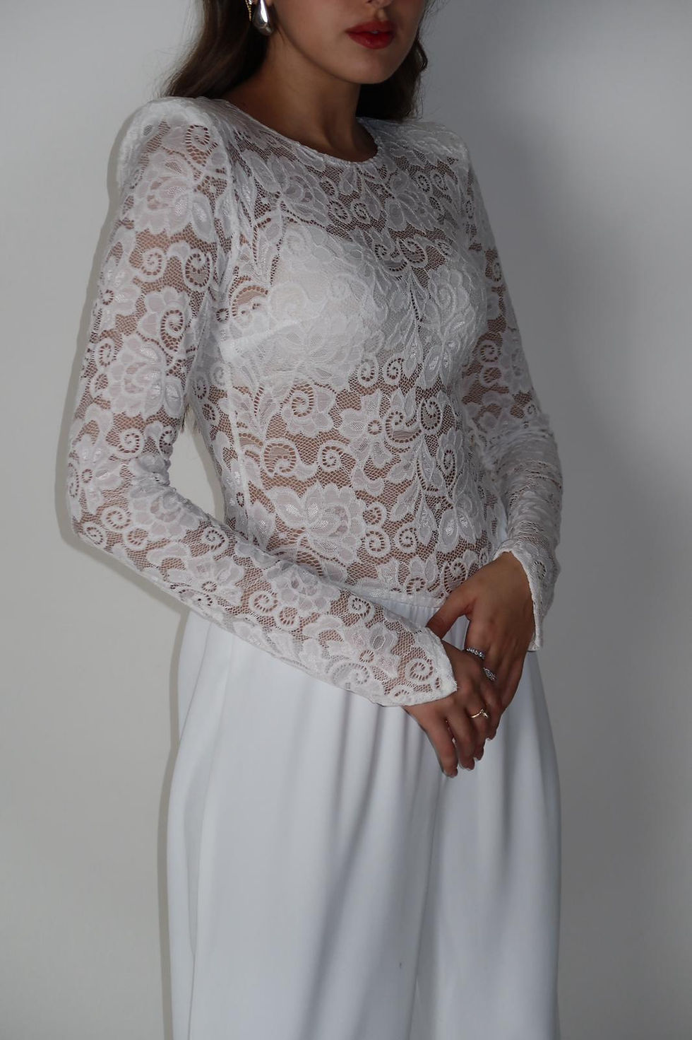 תמונה ממוזערת: אוברול לבן תחרה