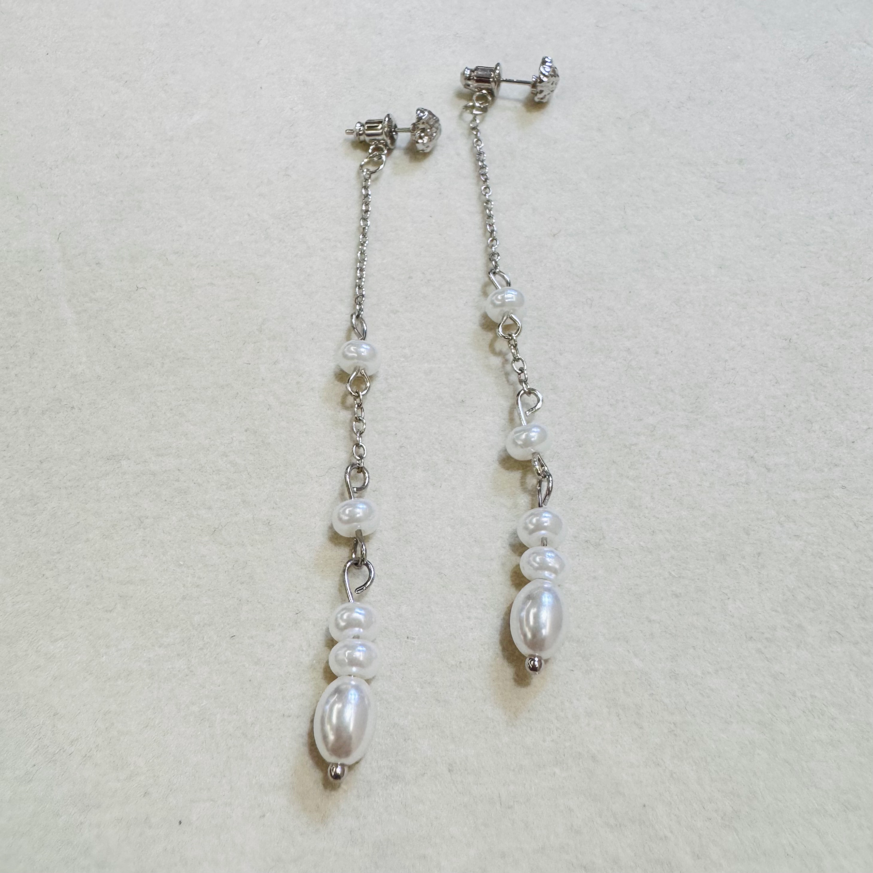 P0209パールチェーンロングピアス