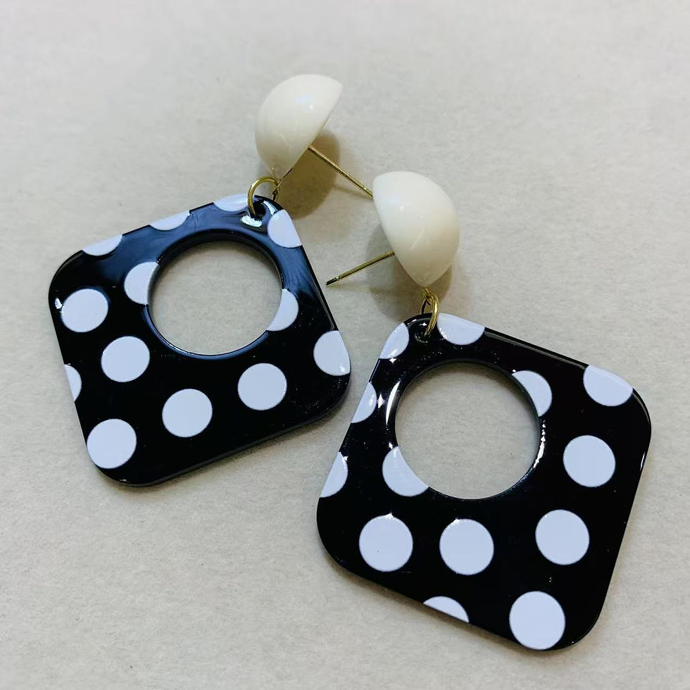 P027ドットスクエアイヤリング