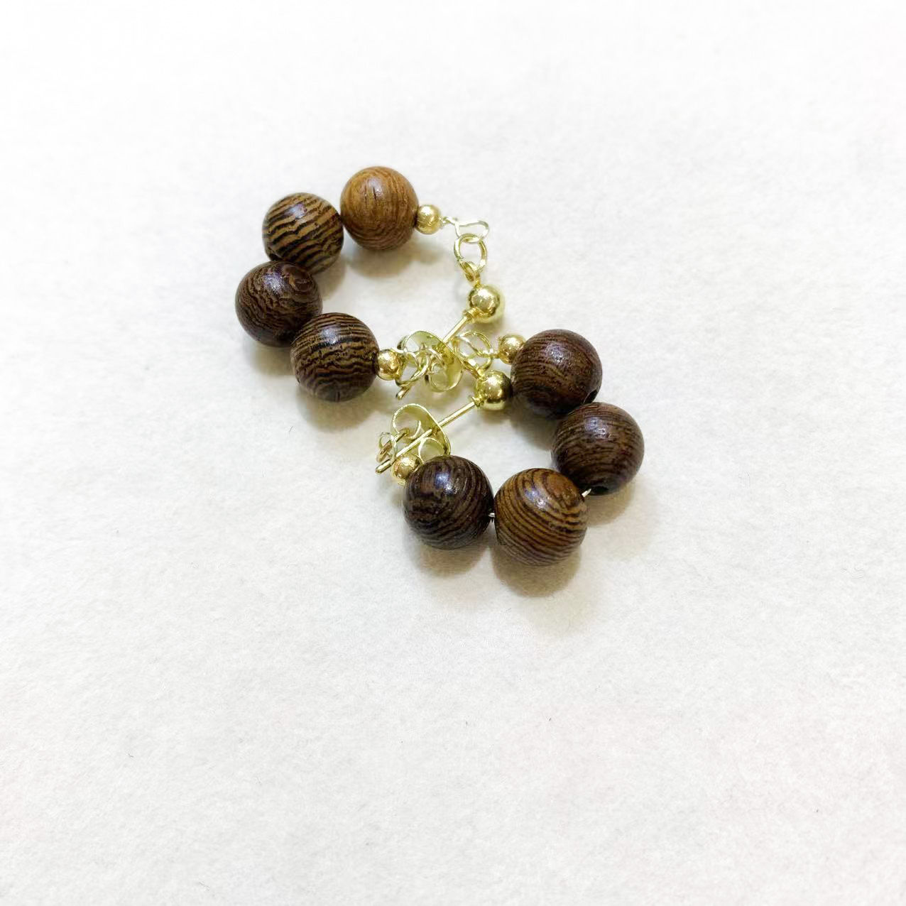 P080ウッドビーズピアス