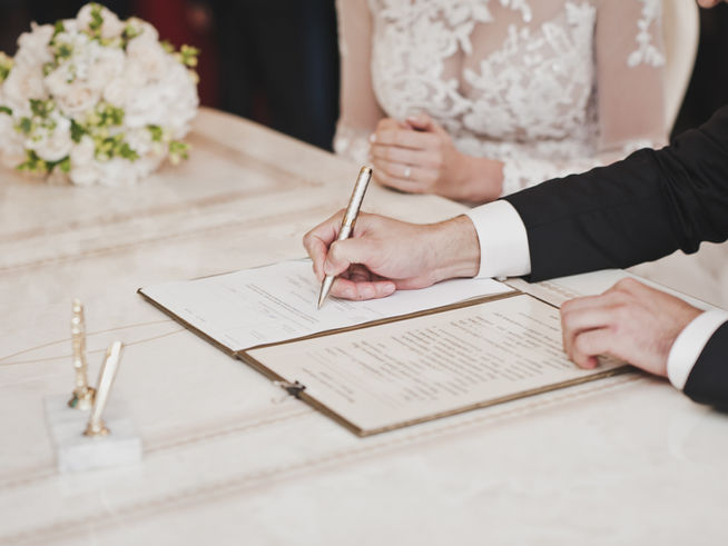 Are Weddings in Las Vegas Legal?