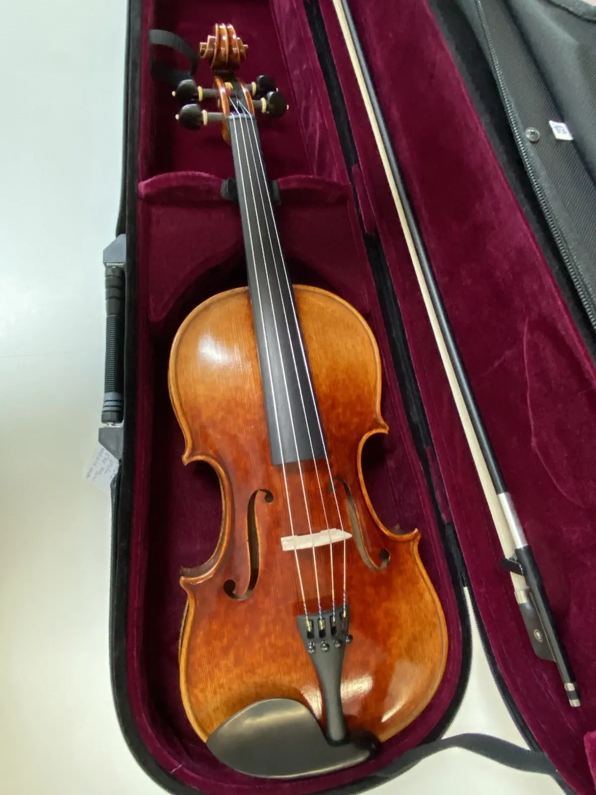 Mint Open Box Krutz 400 Series Step-Up 15" Viola, model A540; with Case, Bow