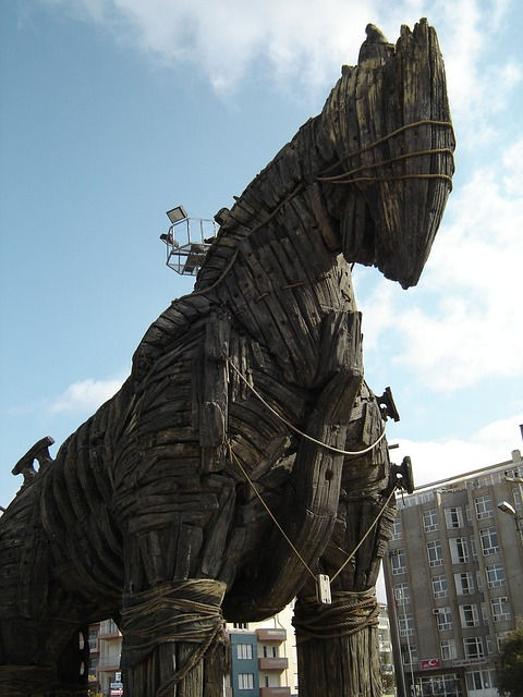 Russia leaves giant wooden horse behind in Kherson as goodwill gesture to Ukraine - Vimarsana News