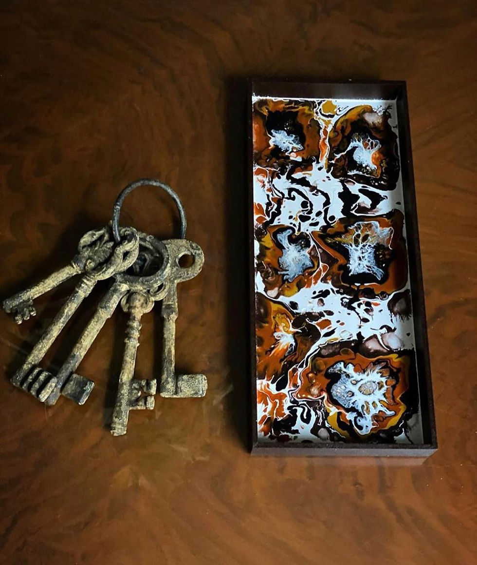 Charolas pintadas a mano con esmalte
