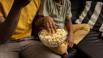 Reiki em filmes e séries: como a cultura pop retrata essa prática holística