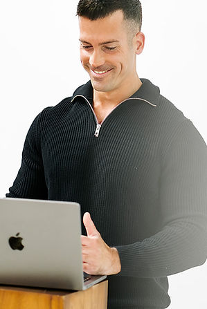 Foto van Laurens Rover achter laptop