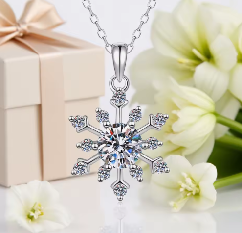 Snowflake Moissanite Necklace | عقد موزنايت بتصميم ندفة الثلج اللامعة | NW097