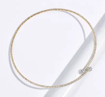 תמונה ממוזערת: قلادة ذهبية مرصعة بالماس على خلفية بيضاء. Diama Luxury.