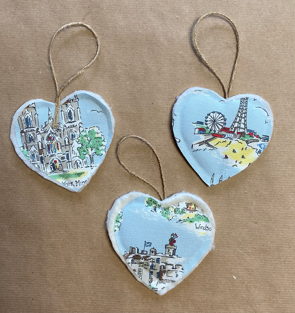 Thumbnail: Sewing kit - Triplet of hearts 
