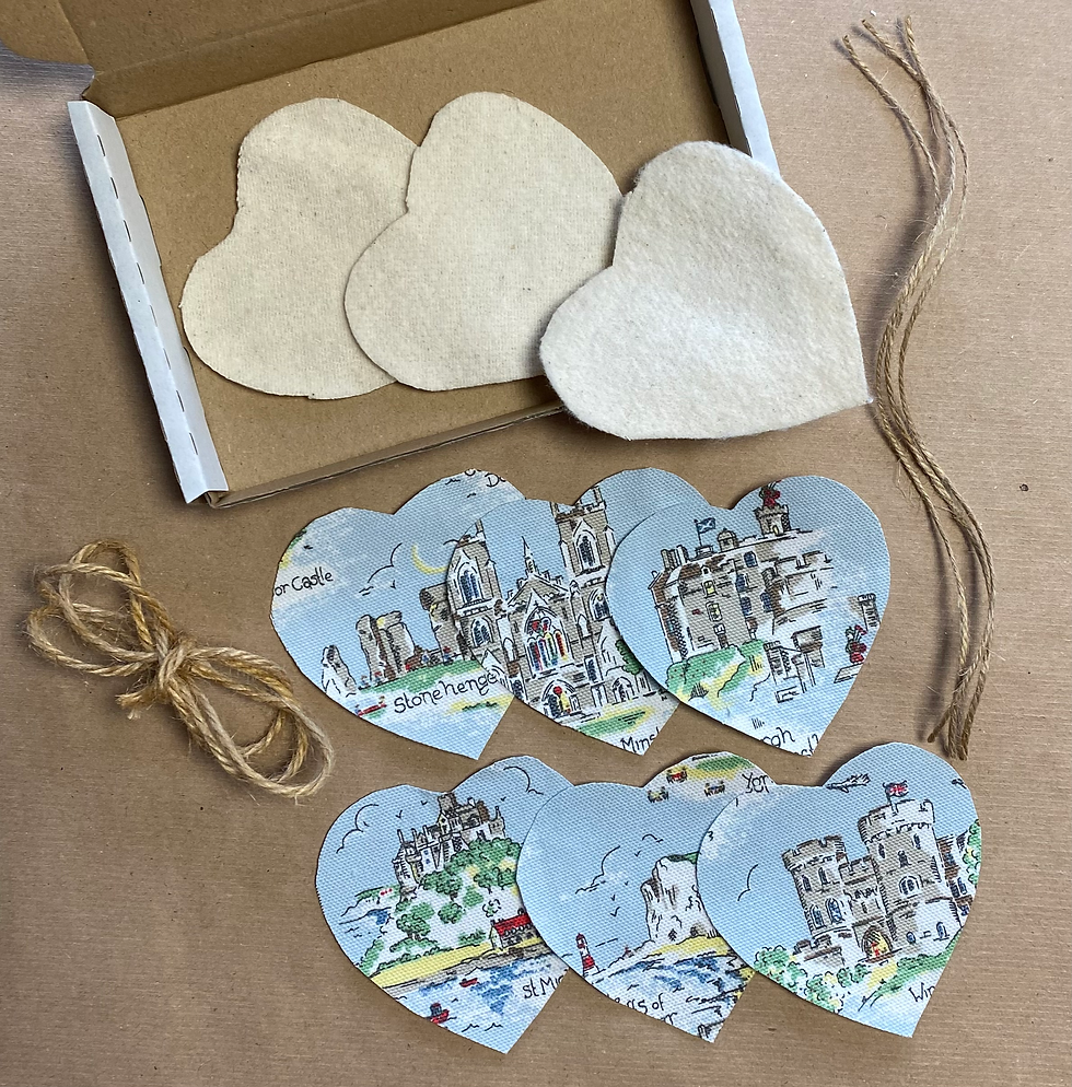 Thumbnail: Sewing kit - Triplet of hearts 
