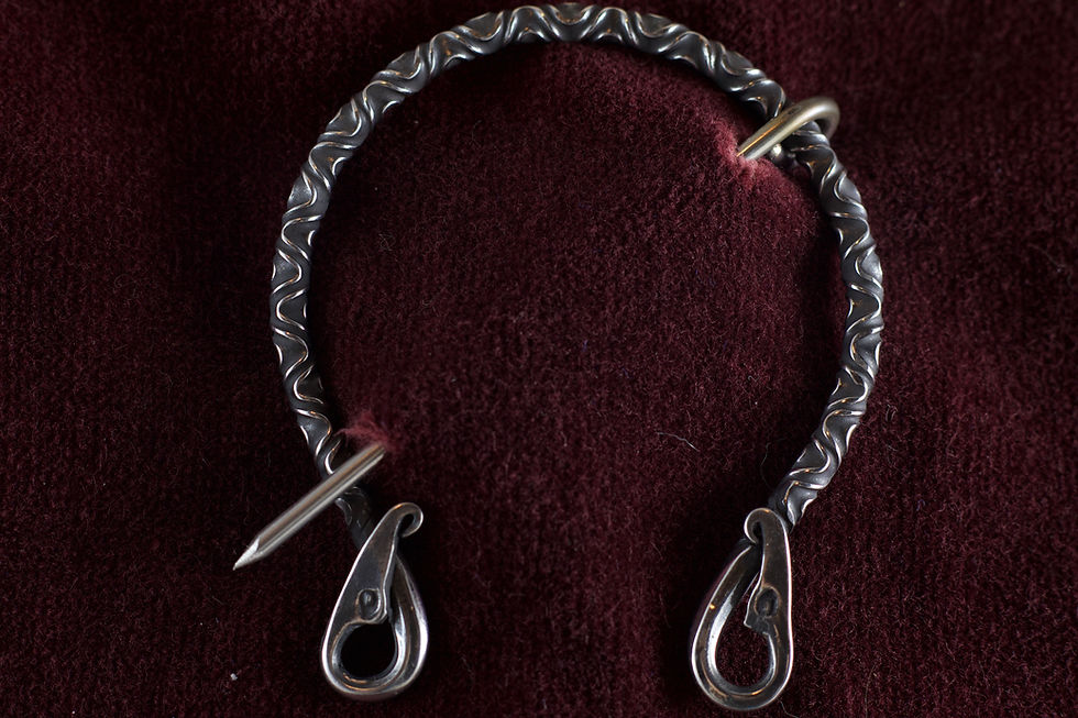 Medium Dragon Penannular