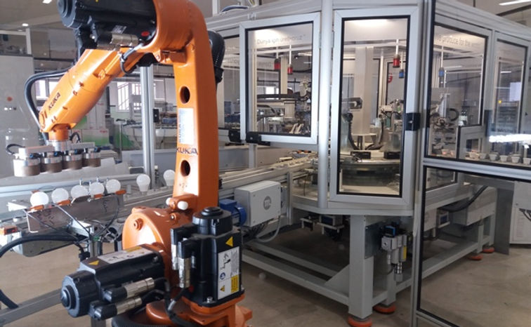 led-bulb-automation-robot-plc