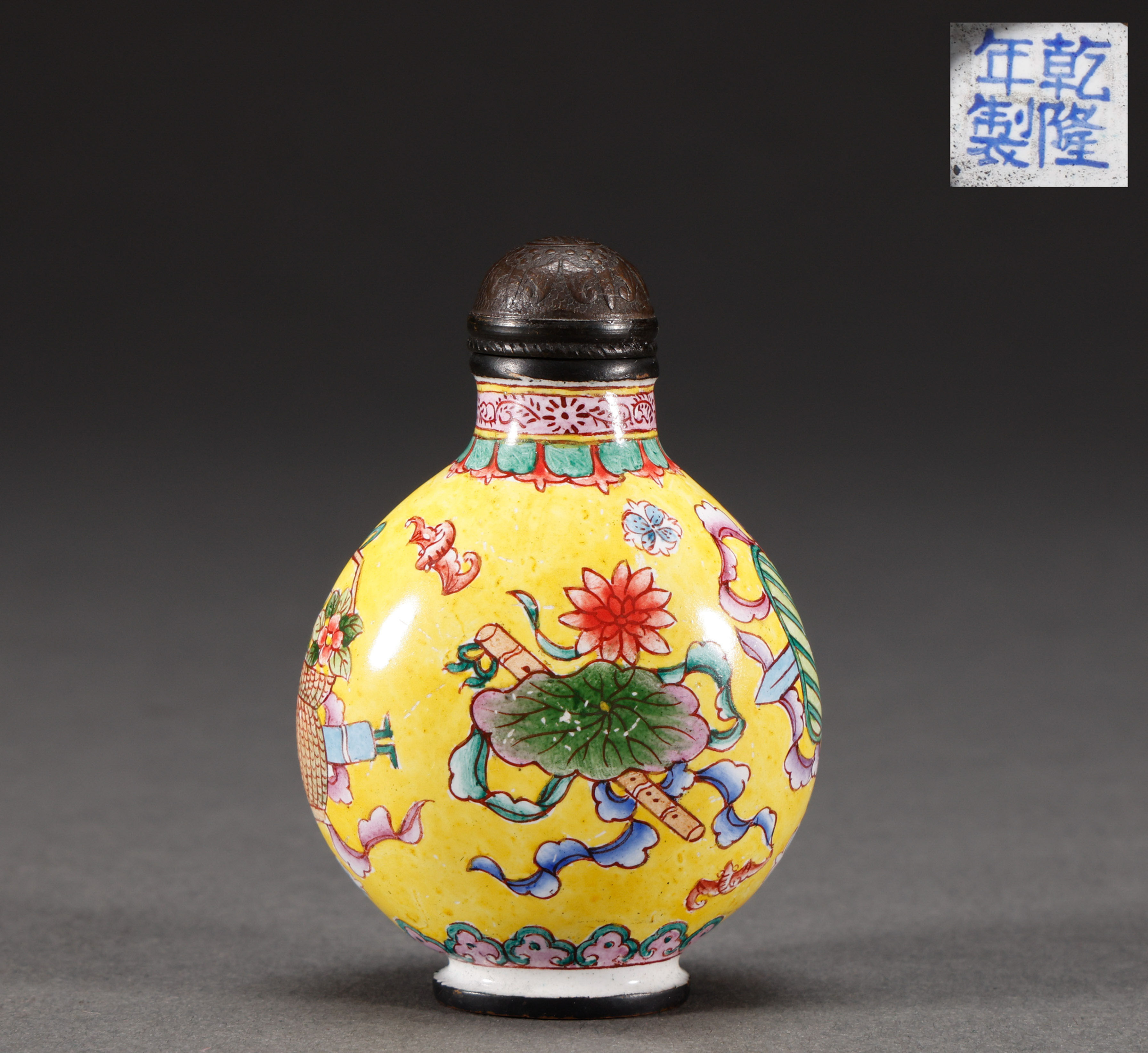 Qianlong Mark Famille-Rose Enamel Snuff Bottle