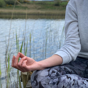 Yoga Gortglass lake