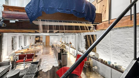 Loft com cachoeira saindo da Cama