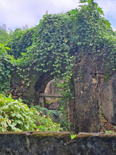 Aldeia dos Sentenciados e as Ruínas do Antigo Presídio