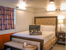 The Queen Mary, CA - Lendas & Livro sobre a Cabine B340 e outros Fantasmas...