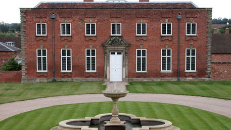 Mansão Clifton Hall - Casa com Eternos Moradores...