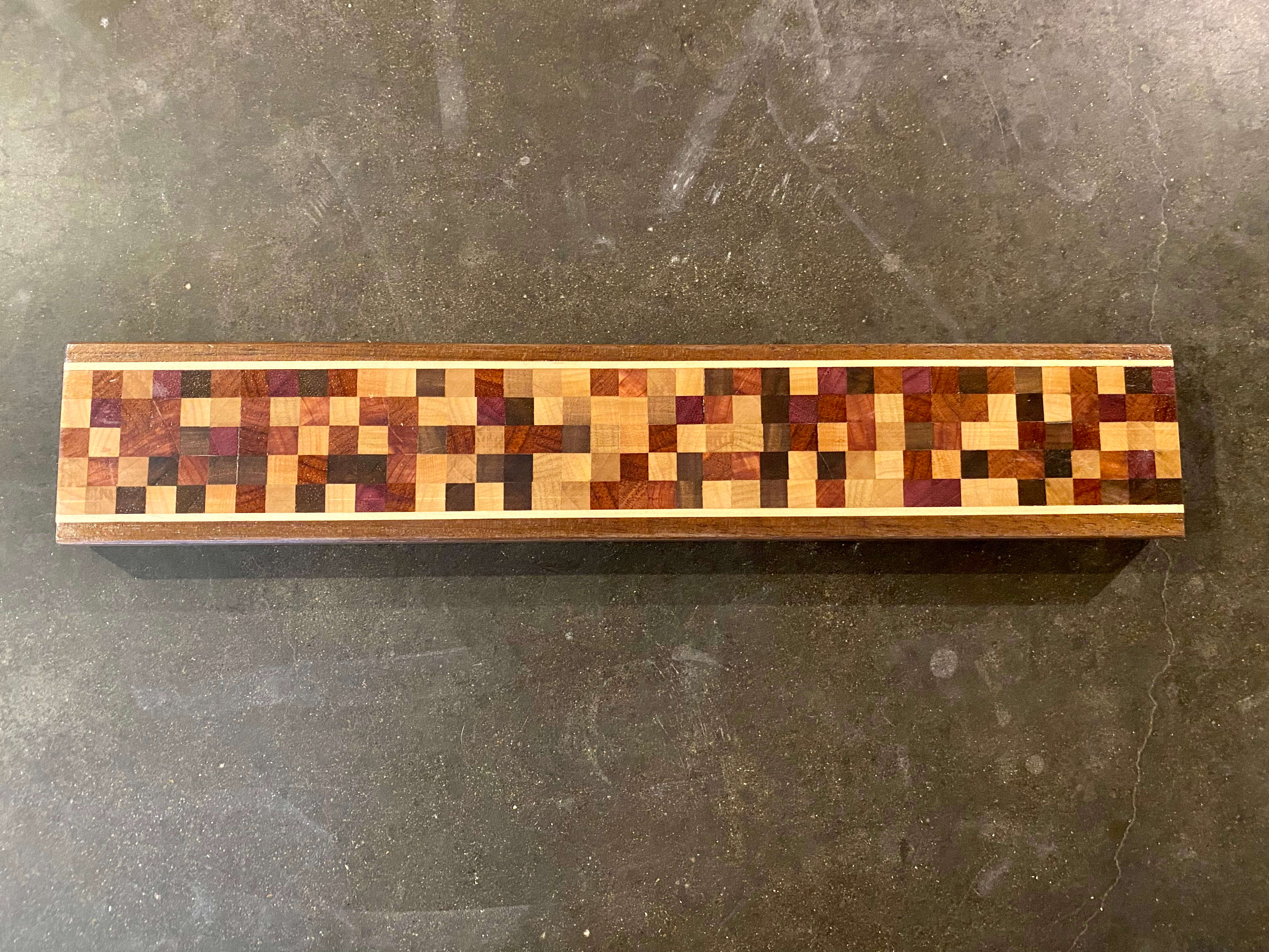 Magnetic Knife Rack: Pixels