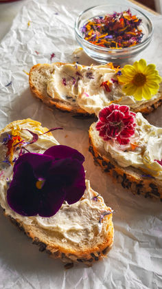 Burro Montato ai Fiori Eduli: La Ricetta per un Antipasto Gourmet e Colorato