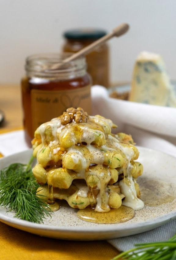 Waffles salati farciti con Gorgonzola e Miele