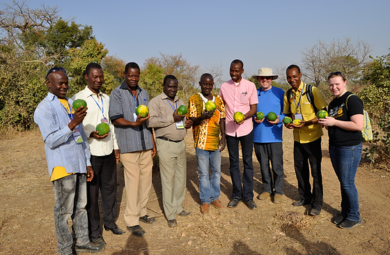 farmers-with-fruit.png