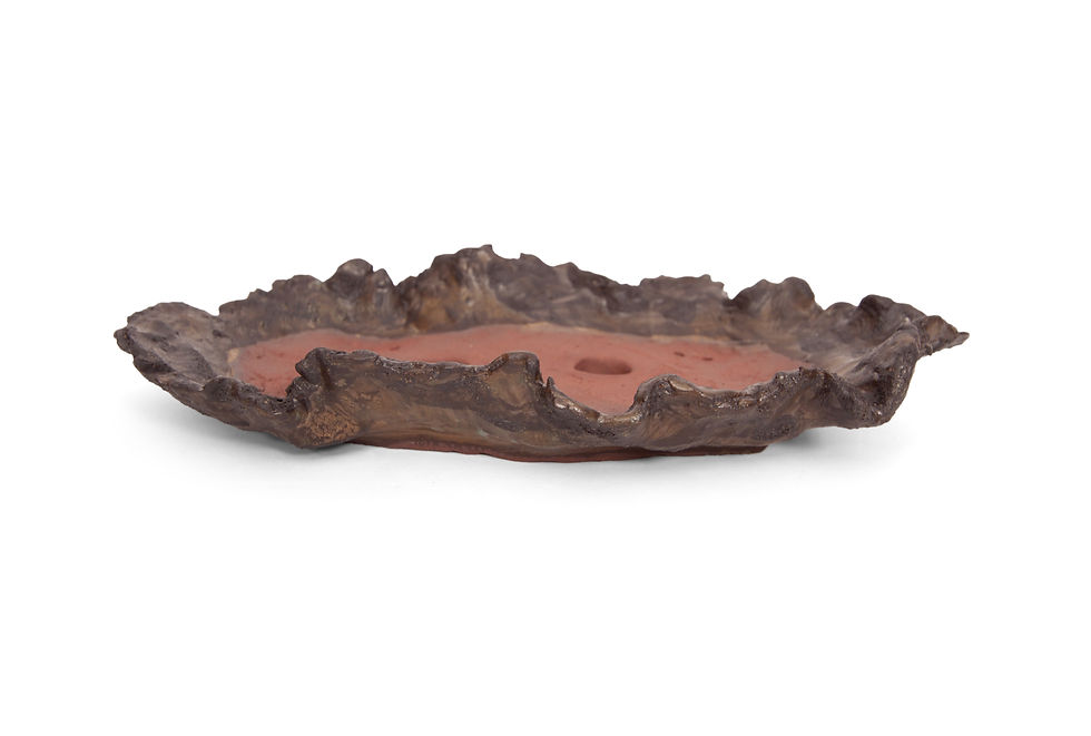Thumbnail: Slab voor shohin bonsai of een klein bos met donkerbruine matte glazuur, achterkant