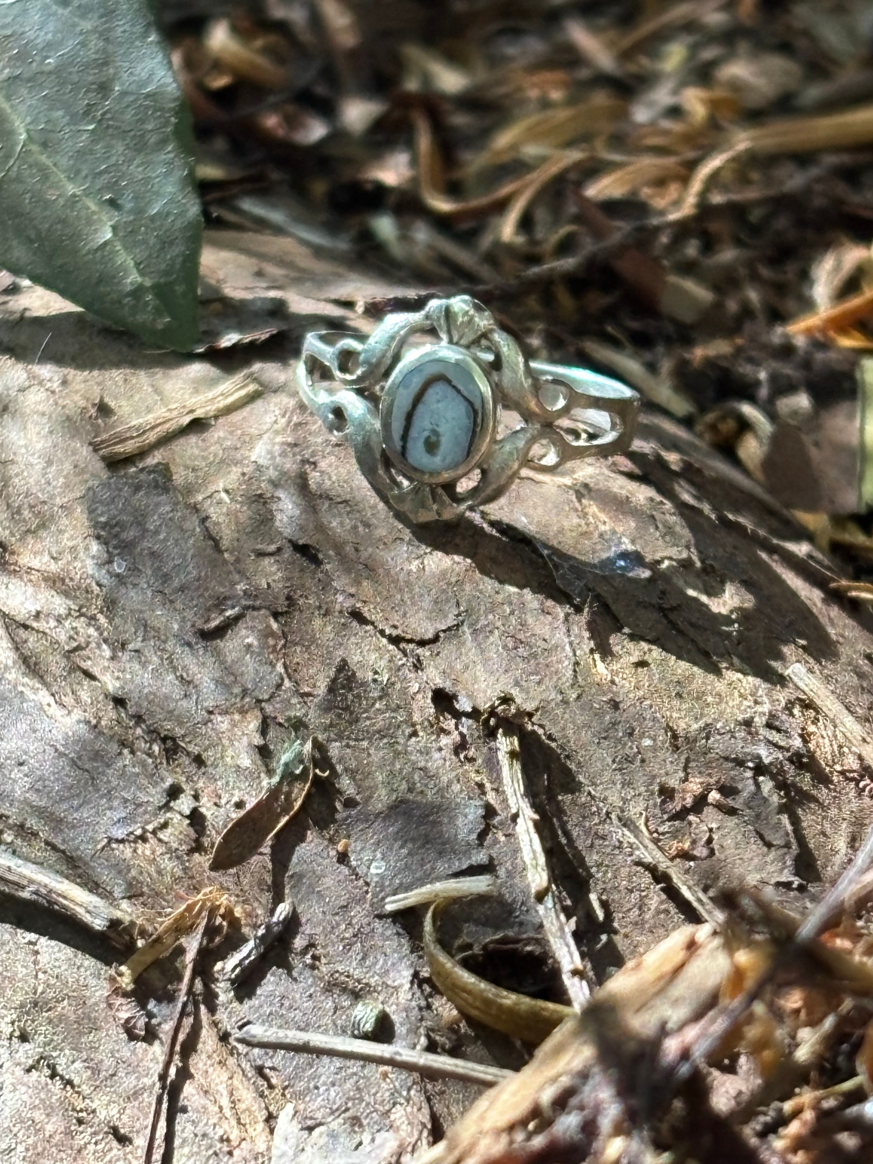 Vintage Sterling Silver Floral Cameo-Style Ring – Size L½