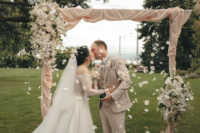 First kiss from the bride and groom with guests throwing petals at Baur au lac's garden 