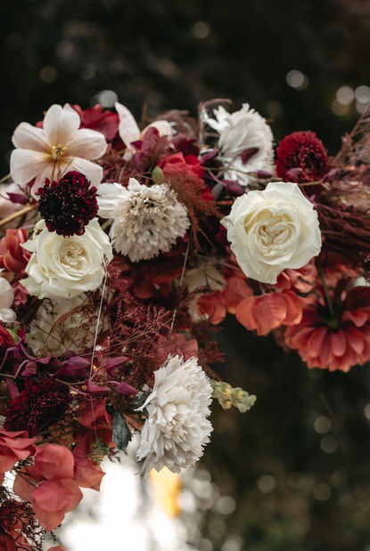 flower arrangements from an elopement by lake thun in Switzerland, destination wedding and elopement photographer in Bern Switzerland 