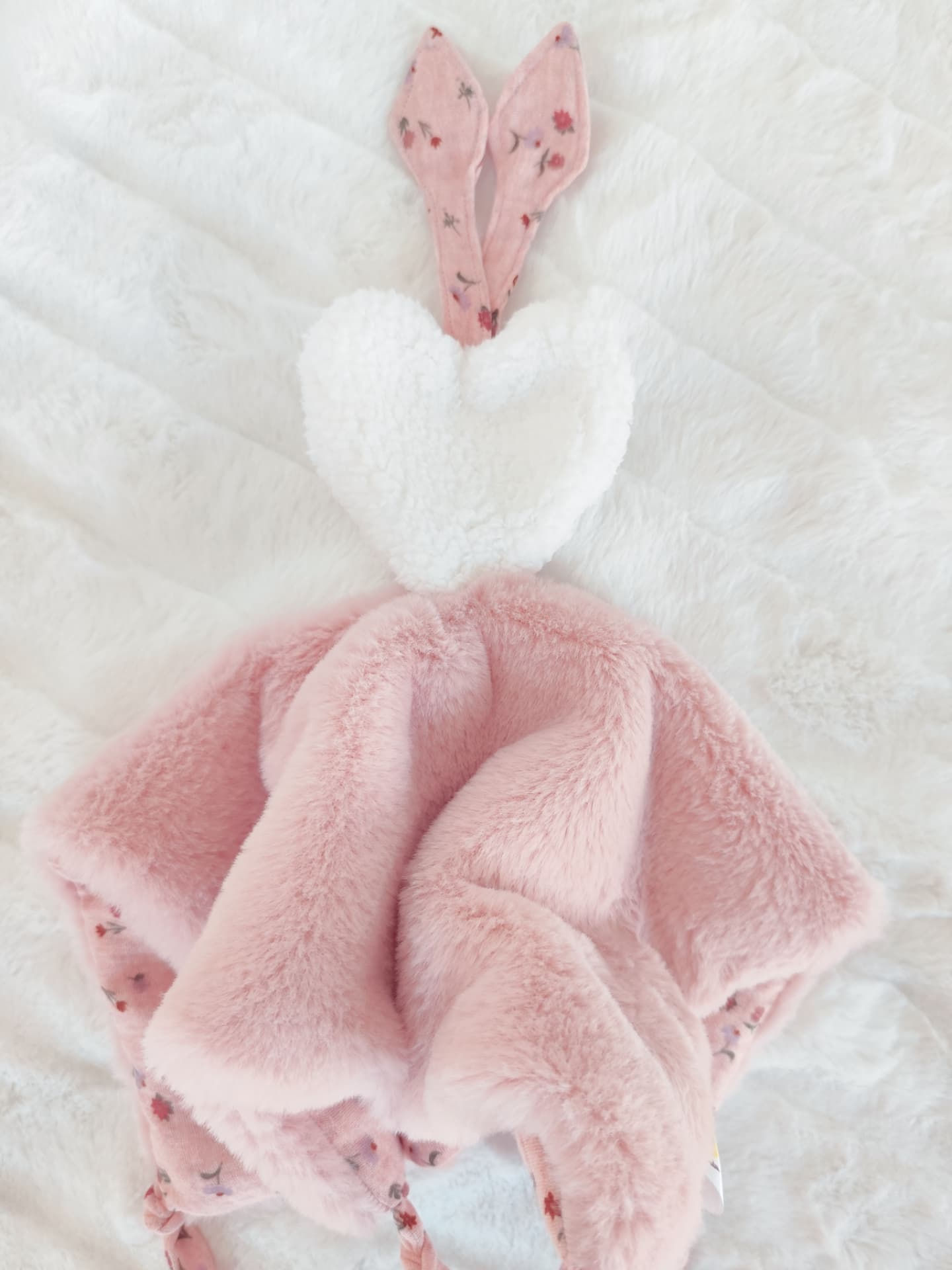 DouCoeur Fourrure rose et petites fleurs roses