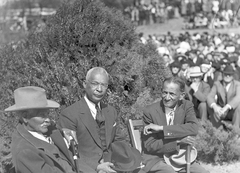 Samuel Walker Houston (center) with Jeff Hamilton (left)