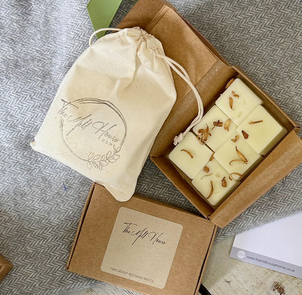 Thumbnail: Wax Melt Gift Set with Ceramic Warmer, Tea Lights and Fragrant Beeswax Melts
