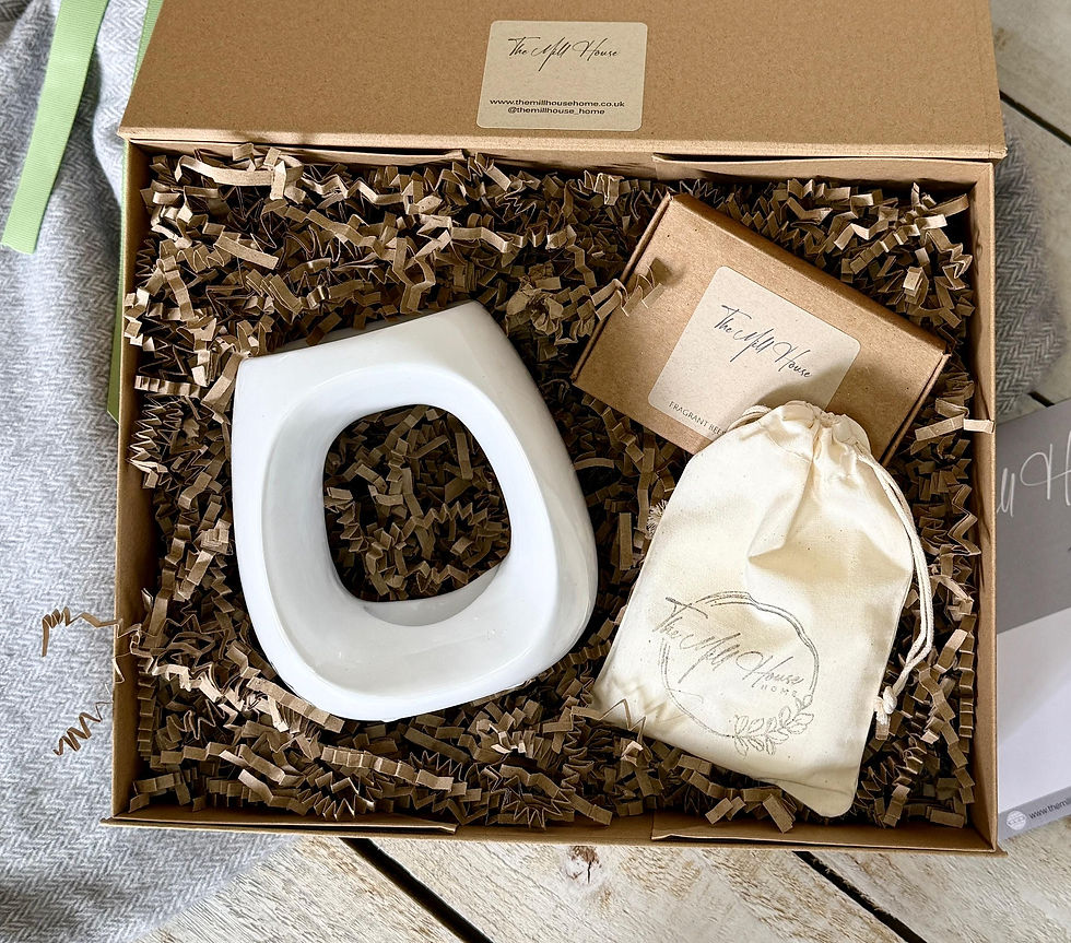 Thumbnail: Wax Melt Gift Set with Ceramic Warmer, Tea Lights and Fragrant Beeswax Melts