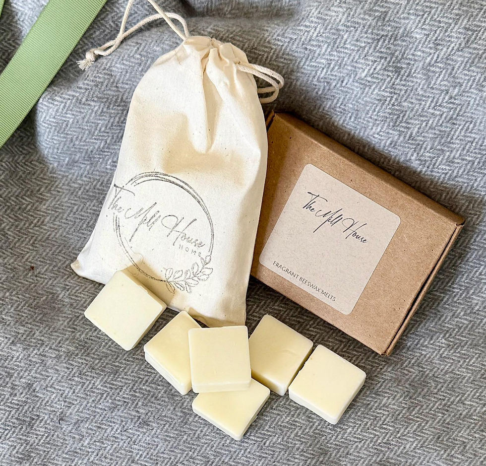 Thumbnail: Wax Melt Gift Set with Ceramic Warmer, Tea Lights and Fragrant Beeswax Melts